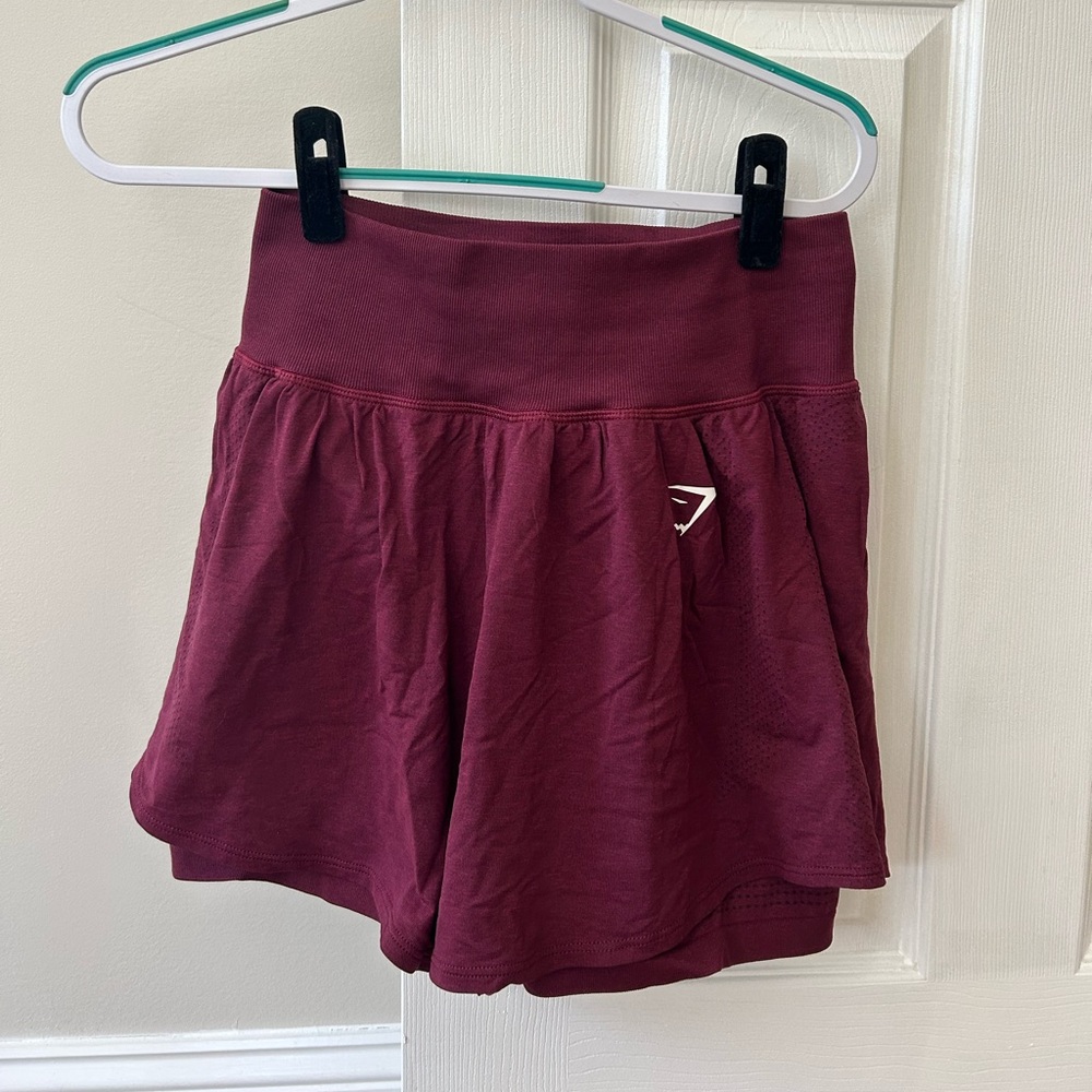 Gymshark Women's vital seemless 2 in 1 shorts / skort  in Maroon Red. Size Large